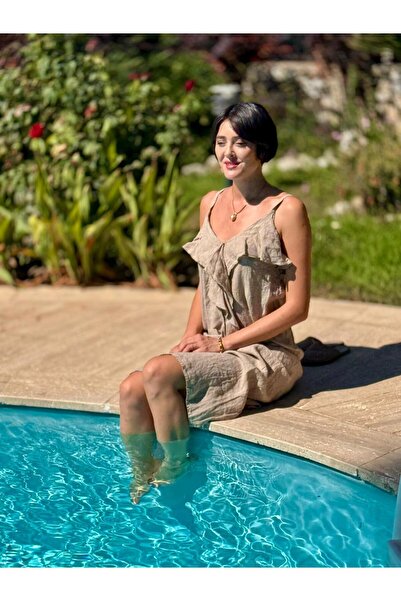 Punta Otantik NC2132 فستان إيطالي من الكتان مع حمالات على شكل حبل وكشكشة أمامية من فرو المنك