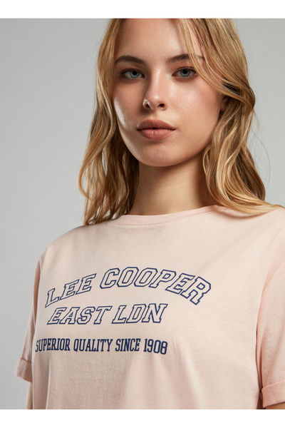 Lee Cooper Γυναικείο μπλουζάκι με λαιμόκοψη με στάμπα σε σκόνη 252 LCF 242013 COSEP PUDRA