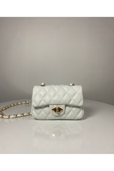 BK Bags & Accessories حقيبة يد وكتف نسائية صغيرة مبطنة ومطرزة بسلسلة