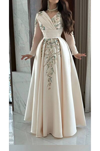 4YOU فستلان سهرة أنيق بأكمام شفافة و لمسات زهرية فاخرة