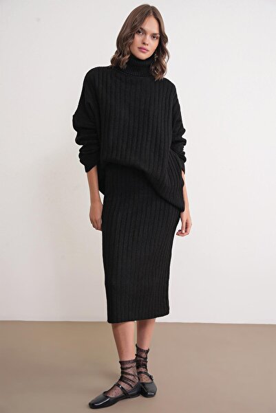 Mixray 6928 Model cu nervuri cu gât roșu Tricotaj negru Pulover de damă