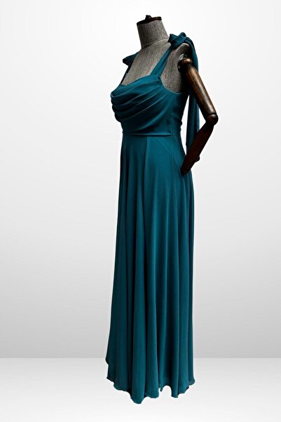 By Saygı Γυναικείο μακρύ φόρεμα από σιφόν κρεπ με γιακά Degaje με δεμένο ώμο