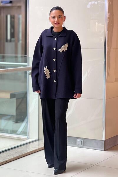 Ghisa Çiçek Broşlu Triko Hırka