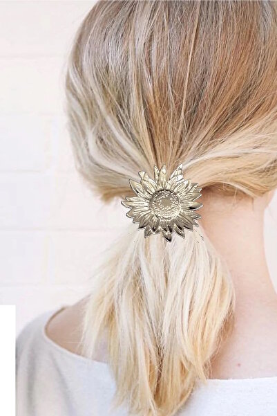 CAŞ DEKORASYON Cataramă din cauciuc cu flori din metal de culoare argintie