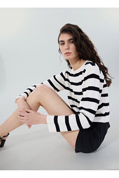 People By Fabrika Bisiklet Yaka Crop Çizgili Beyaz - Siyah Kazak Kadın SPBF4W...