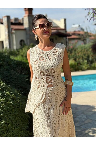 Punta Otantik PT74730 طقم بلوزة غير متماثلة بتنورة مكرامية كريمي