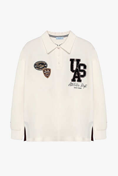 Quzu سترة رياضية كبيرة الحجم بياقة بولو مطرزة من أرما، لون إكرو