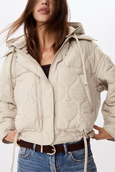 Stradivarius Kapüşonlu şişme mont