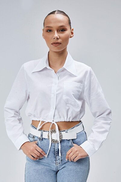 Butik Біла жіноча сорочка з одним кишенею та шнурівкою