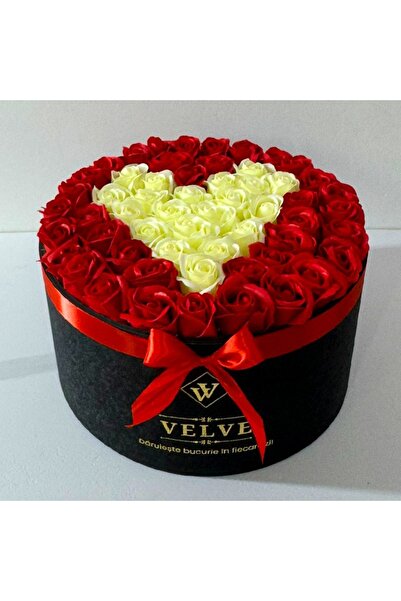 velve Aranjament floral Bright, cu 55 trandafiri de sapun, inima fosforescent...