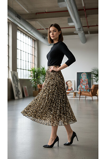 Eight Fashion Women's Leopard Patterned Pleated Lined Skirt