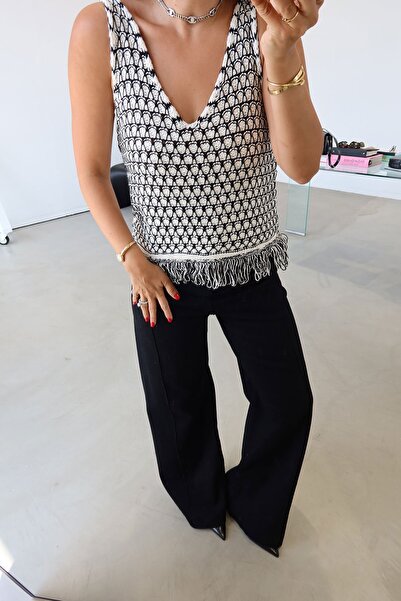 Özge Özgenç V-Neck Sleeveless Tassel Knitwear Sweater