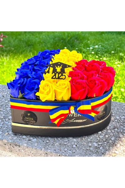 velve Aranjament floral Tricolor, cu 31 trandafiri din sapun, cu mini topper Absolvent 2025