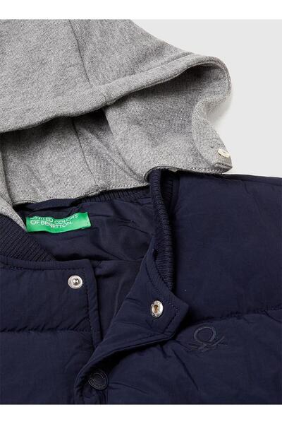 United Colors of Benetton Buttoned Children's Vest with Detachable Hood and Comfortable Fit