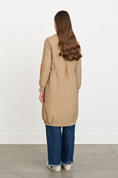 Nihan İnce Kapitone Ribana Detaylı Kap Bej