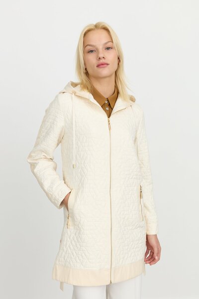 Nihan İnce Kapitone Aksesuar Detaylı Kapşonlu Kap Ekru