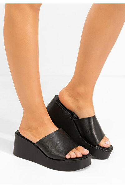 B T Shoes Černé pantofle na platformě Kamilya