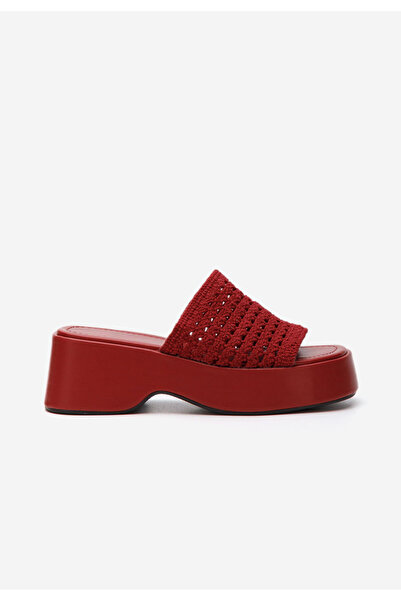 B T Shoes Červené pantofle na platformě Manuela