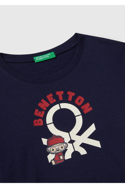 United Colors of Benetton Tricou cu mânecă lungă pentru băieți, cu logo multicolor imprimat, cu gâtul rotund