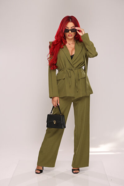 Pretty Women's office suit Trend