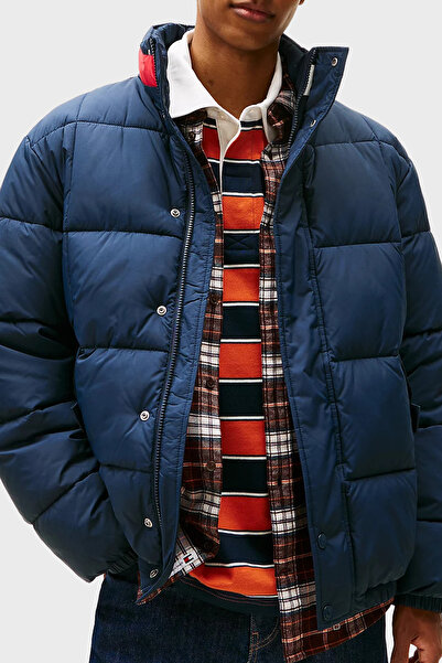 Tommy Jeans Kapitoneli Relaxed Fit Su İtici Dik Yaka Şişme Mont Erkek MONT DM...