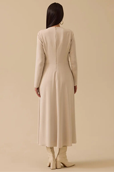 SEÇİL Γυναικείο φόρεμα μάξι σε γραμμή Α με μεταλλικά αξεσουάρ στη μέση - Μπεζ