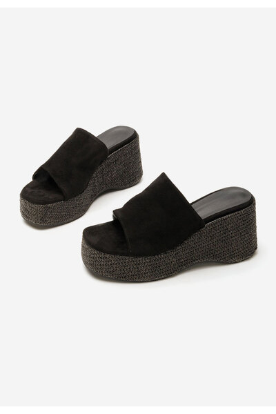 B T Shoes Černé pantofle na klínku Missis