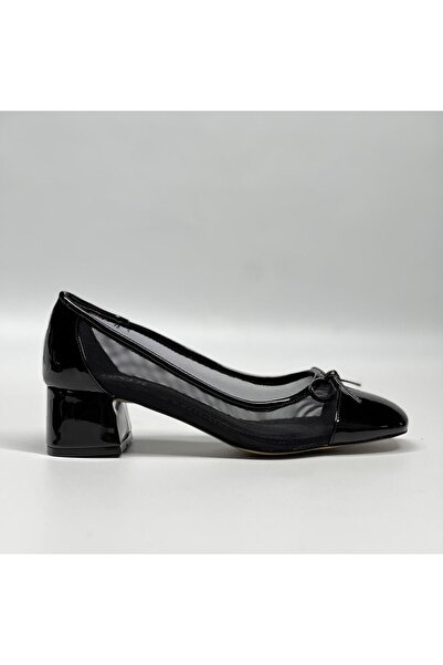 LİVENDİ SHOES حذاء نسائي بكعب عالٍ، جلد لامع بيج/أسود - تفاصيل شبكية - شريط