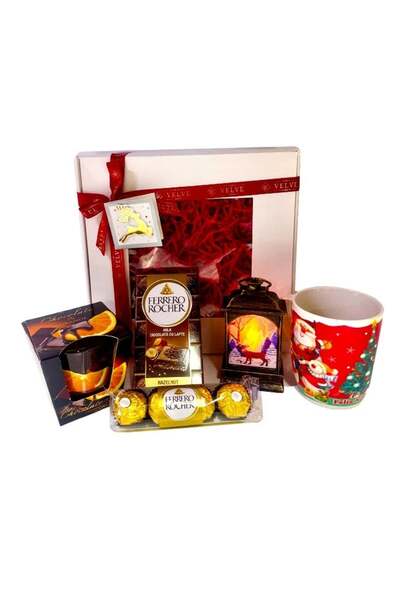 velve Pachet Secret Santa cu decoratiune tip felinar, lumanare parfumata, cana si selectie de dulciuri