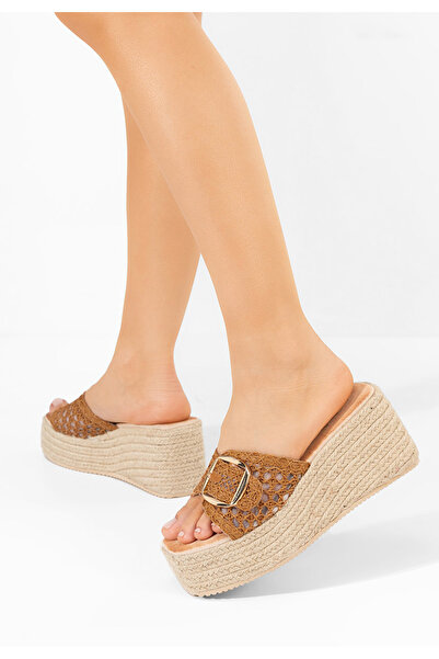 B T Shoes Camelové pantofle na platformě Jadora