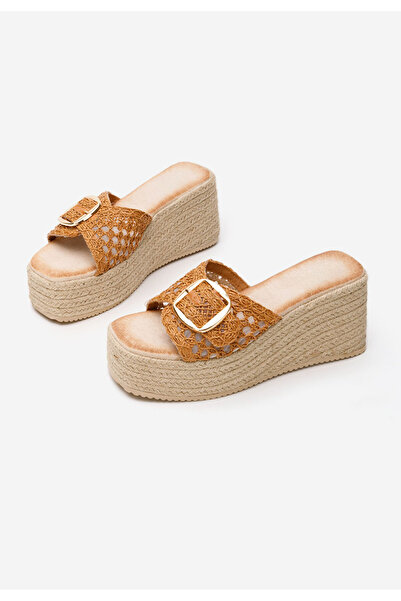 B T Shoes Camelové pantofle na platformě Jadora