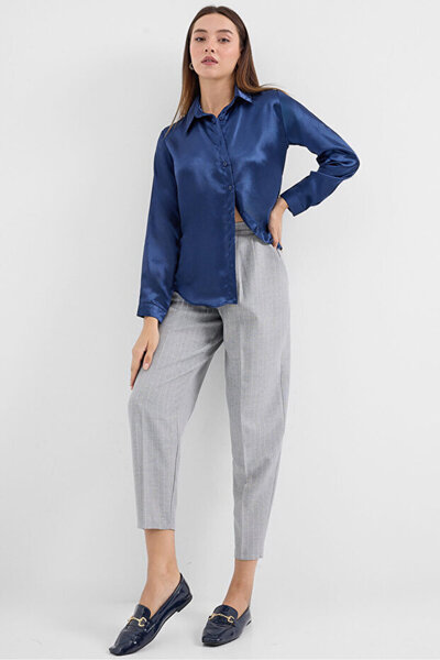 LE CARAMBOLE Γυναικείο πουκάμισο με ελαφριά ντραπέ επιφάνεια σατέν σε μπλε ναυτικό χρώμα