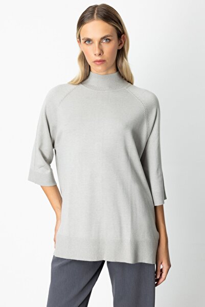 On Fashion Three-Quarter Sleeve Sweater with Buttons on the Back-65310