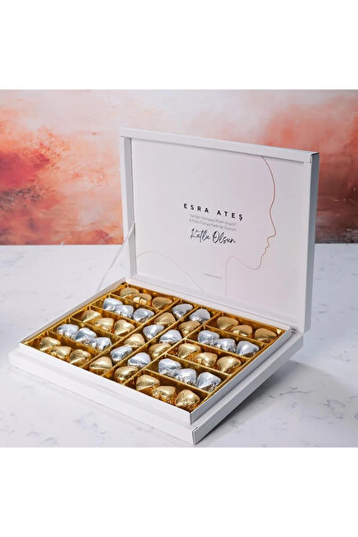 Liva Shop Kadınlar Günü Temalı Beyaz Kutu (42 Adet Yaldızlı Kalp Çikolata)