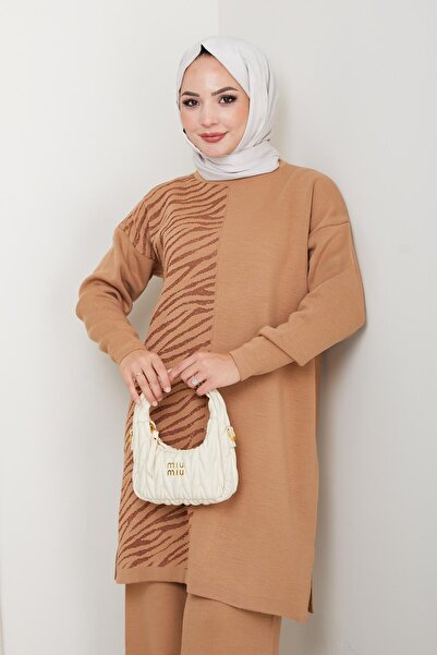 nacar çarşı Kadın Krem Zebra Desenli Triko Tunik – Uzun Kol Rahat Kalıp