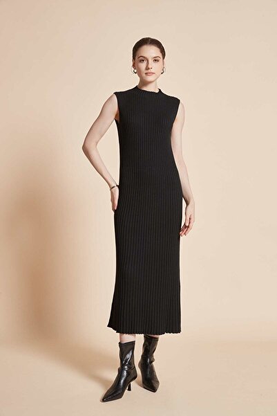 Yola Midi Sleeveless Striped Dress With Round Neck