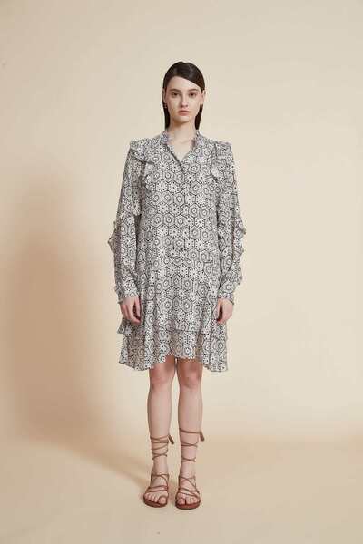 Yola فستان قصير بقصّة فضفاضة وأكمام طويلة