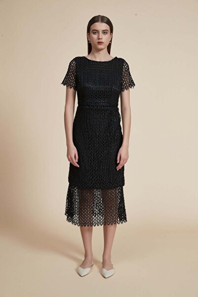 Yola فستان ميدي بأكمام نصفية ورقبة قارب