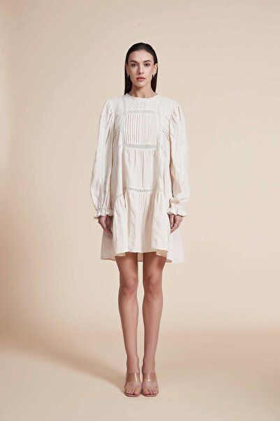 Yola فستان قصير بأكمام طويلة فضفاضة ورقبة دائرية