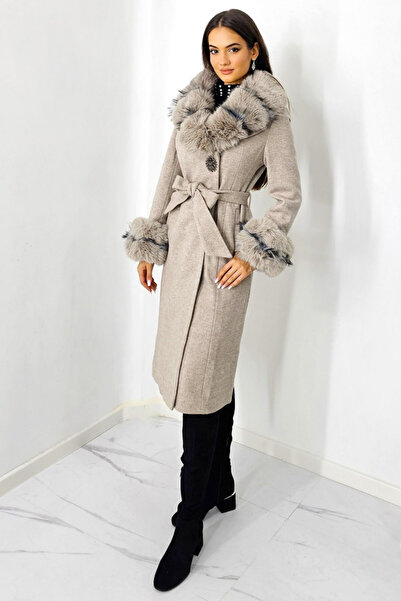 FashionForYou Palton elegant Anastasia, cu brosa, mansete si guler din blana ecologica, Crem