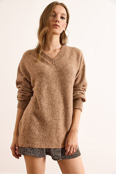 Olalook Дамски кафяв пуловер с V-образно деколте, мека текстура и свободна кройка KZK-19000993