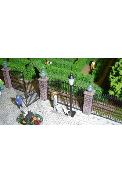 Busch 1:87 Ho Plastik Maket Taş Direkli kapılı Ferforje çit Seti ( 65 Cm uzunluk 3 Cm Yükseklik )