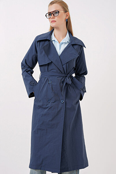 MissThetis Kruvaze Ceket Yakalı Uzun Kollu Cepli Düğmeli Kuşaklı Astarlı Şık ve Cool Midi Boy Trençkot