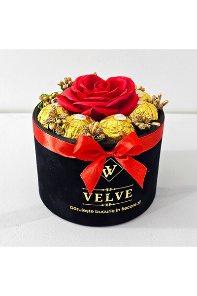 velve Aranjament floral Chocolate Rose cu un trandafir de sapun, stamine auri...