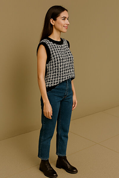 iyzi Women's Hawkneck Sweater