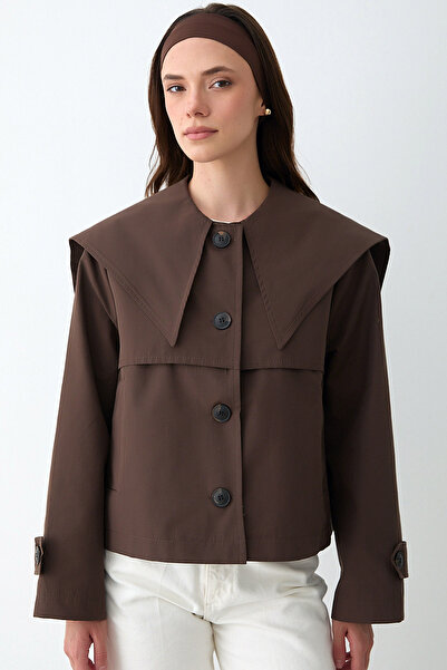 MissKybele Geniş Sakura Yakalı Uzun Kollu Düğme Kapamalı İki Yan Cepli ve Astarsız Tarz Kısa Trençkot