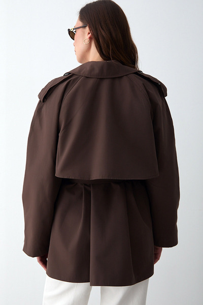 MissKybele Kruvaze Ceket Yakalı Düğme Kapama Beli Kuşaklı Çift Cep Astarsız Uzun Kol Kısa Rüzgarlıklı Trençkot