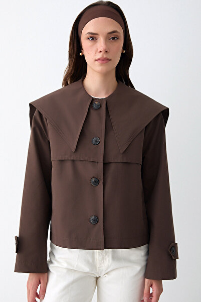 MissKybele Geniş Sakura Yakalı Uzun Kollu Düğme Kapamalı İki Yan Cepli ve Astarsız Tarz Kısa Trençkot