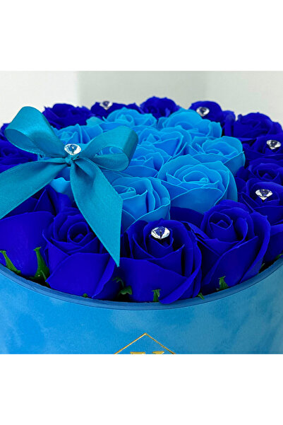 velve Aranjament floral Splendor in doua culori, in cutie de catifea cu trandafiri de sapun,Albastru-Blue