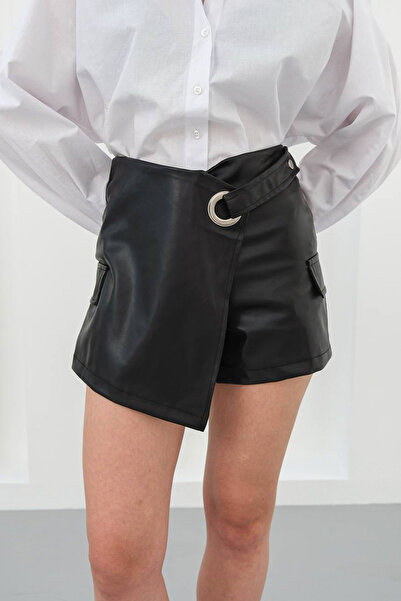 bacc Black Buckle Covered Shorts Skirt Bchn-25W260107
